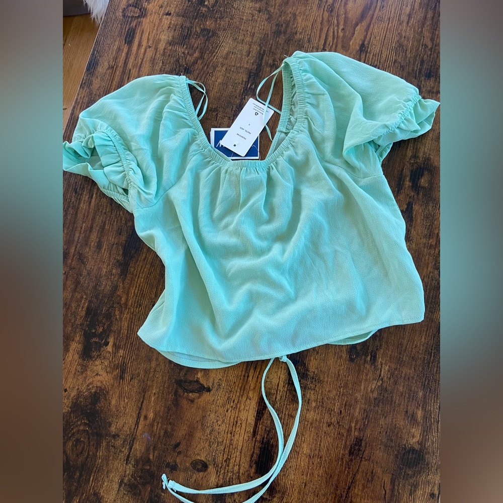 Pink Rose Crop Top Shirt, size Small, mint green - Picture 3 of 5